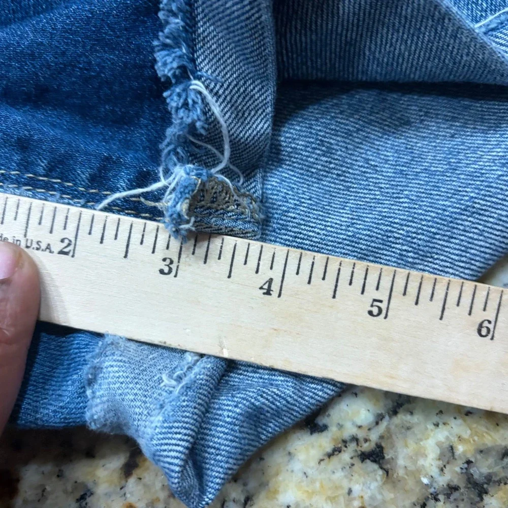 BDG Boyfriend Denim Shorts Medium Wash Blue Cut Off Frayed Hem Womens Size 31